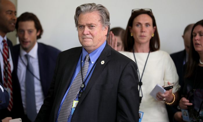 El exestratega jefe de la Casa Blanca Steve Bannon en la Casa Blanca el 1 de junio de 2017. (Chip Somodevilla/Getty Images)