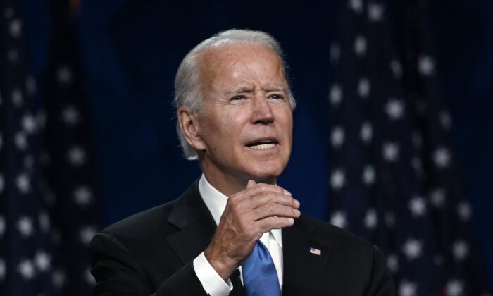 El nominado presidencial demócrata Joe Biden habla dentro del Chase Center, en Wilmington, Del., el 20 de agosto de 2020. (Olivier Douliery/AFP vía Getty Images)