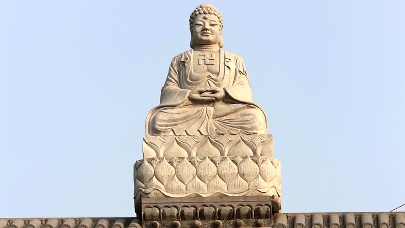 Estatua de Buda Shakyamuni
en el Templo De Guan-Yin, en Xinzheng, Henan, China. (xiaochi1989/Pixabay)