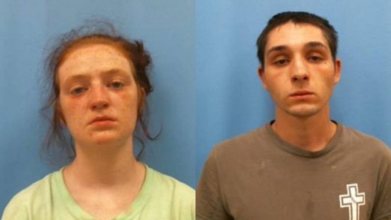(I) Brandi Michelle Burks, 21 años, y Dakota Heath Fowler, 20 años, en fotos de arresto. (Oficina del Sheriff del Condado de Franklin)
