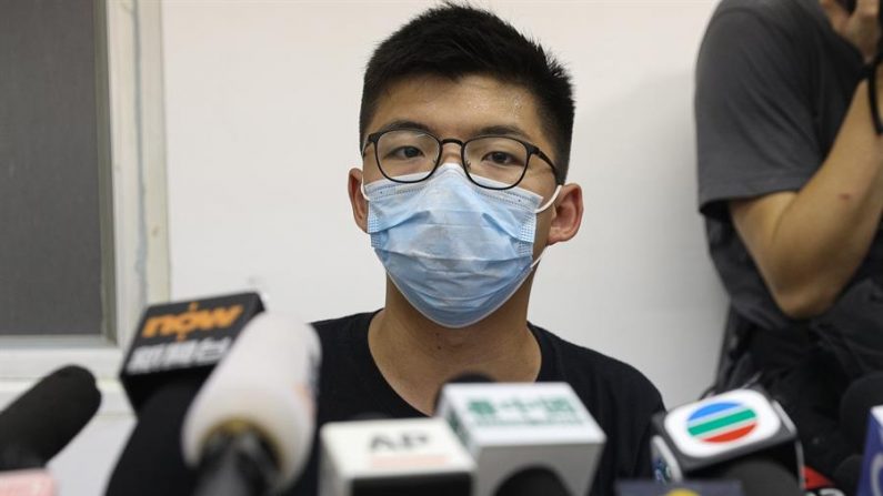El activista político Joshua Wong asiste a una conferencia de prensa en Hong Kong el 31 de julio de 2020. EFE/EPA/JEROME FAVRE