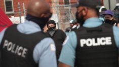 17 policías heridos y 24 personas arrestadas tras varias manifestaciones violentas en Chicago