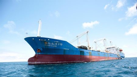 Ecuador alerta nuevamente la amenaza de una flota china cerca de las Islas Galápagos