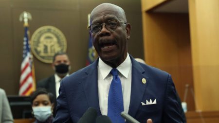 Fiscal de distrito que acusó a un policía de Atlanta de asesinato pierde las elecciones