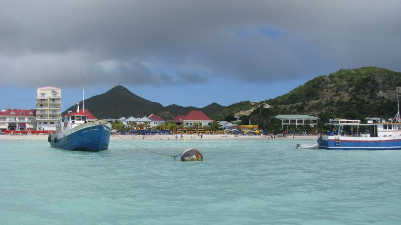Una vista de la playa y embarcaciones de St. Maarten. (courtneypfleger/ Pixabay) 