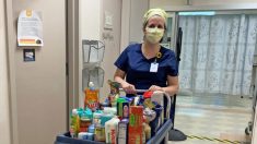 Enfermera inicia despensa gratuita en un hospital para ayudar a trabajadores en medio de la pandemia