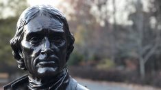 Retiran la estatua de Thomas Jefferson del Ayuntamiento de Nueva York