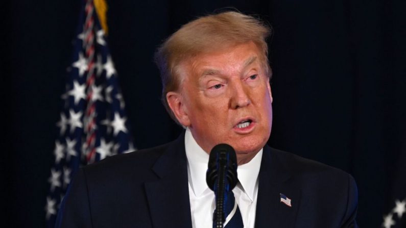 El presidente Donald Trump habla durante una conferencia de prensa en Bedminster, Nueva Jersey, el 7 de agosto de 2020. (Jim Watson/AFP vía Getty Images)
