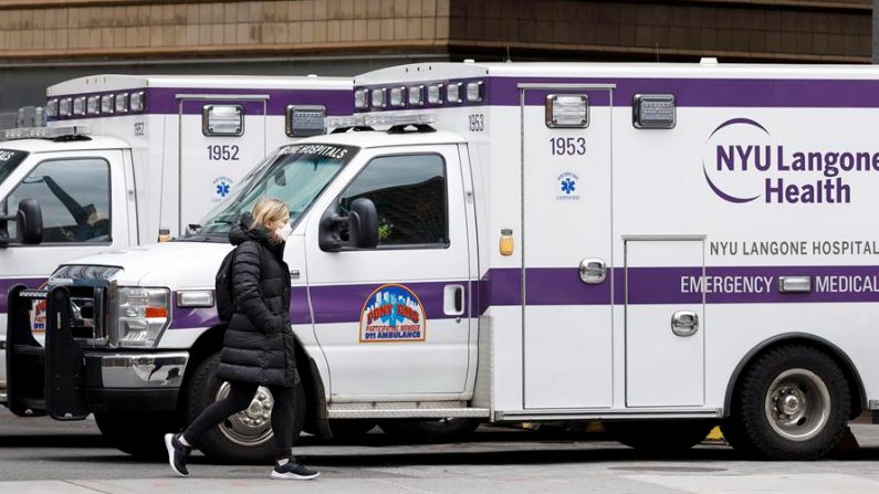 Una persona murió debido a COVID-19 en el estado de Nueva York el domingo, la cifra más baja desde que se desató la pandemia el pasado marzo, informó el 21 de septiembre de 2020 el gobernador Andrew Cuomo. EFE/Justin Lane/Archivo