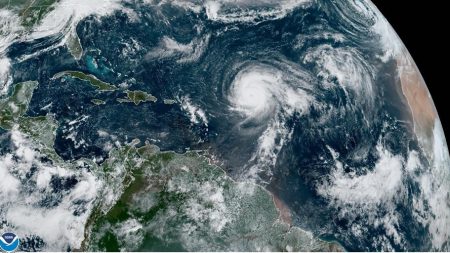 Teddy aumenta a categoría 4 y Veintidós será tormenta en el Golfo de México