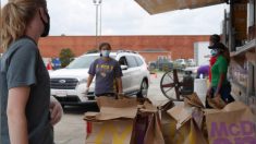 Dueño de varias sedes de McDonald’s regala 10,000 comidas gratis después del huracán Laura