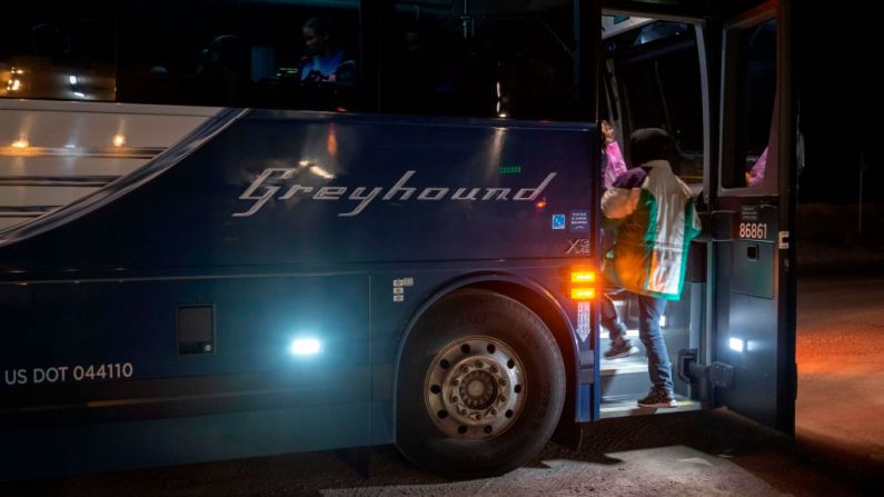 Autobús Greyhound (PAUL RATJE/AFP a través de Getty Images)