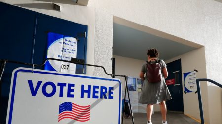 Juez decidirá si se extiende registro de votantes en Florida tras colapso