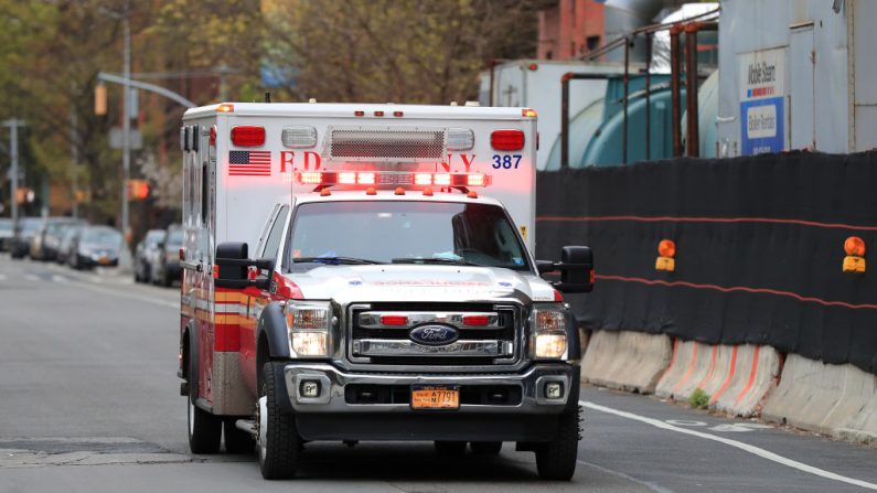 Una ambulancia de la policía de Nueva York. (Mike Lawrie/Getty Images)