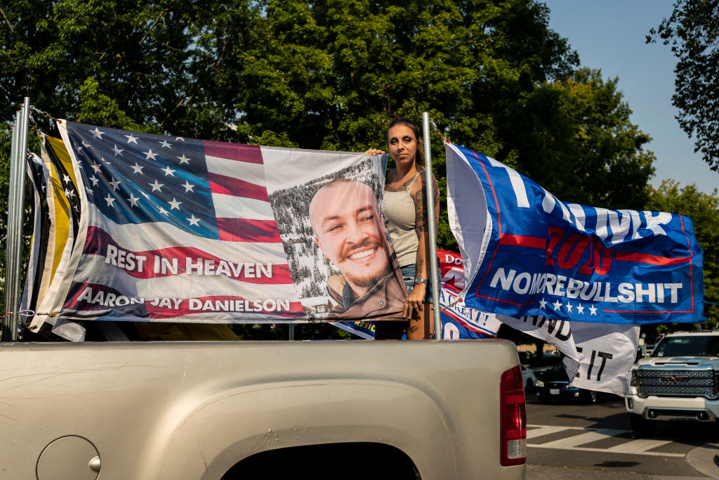 Fortaleza Y Perdón En El Memorial De La Víctima Del Tiroteo En Portland Aaron ‘jay Danielson 5298