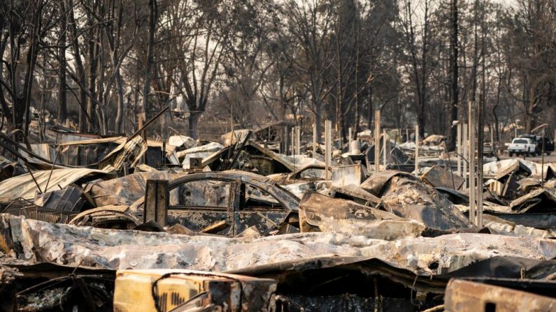Se ven casas y automóviles dañados en un parque de casas móviles destruido por un incendio el 10 de septiembre de 2020, en Phoenix, Oregon (EE.UU.). (David Ryder/Getty Images)