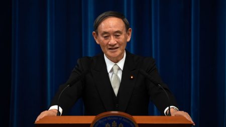 Japón designa como nuevo primer ministro a Yoshihide Suga