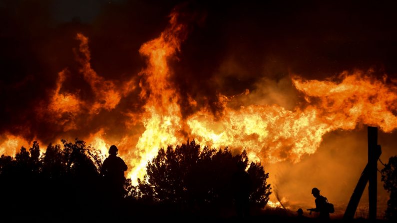 El incendio Bobcat en Juniper Hills, California, el 19 de septiembre de 2020. (Frederic J. BROWN/AFP a través de Getty Images)