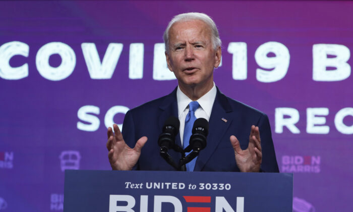 El candidato presidencial demócrata Joe Biden habla sobre la pandemia del virus del PCCh durante un evento de campaña en Wilmington, Del., el 2 de septiembre de 2020. (Alex Wong/Getty Images)