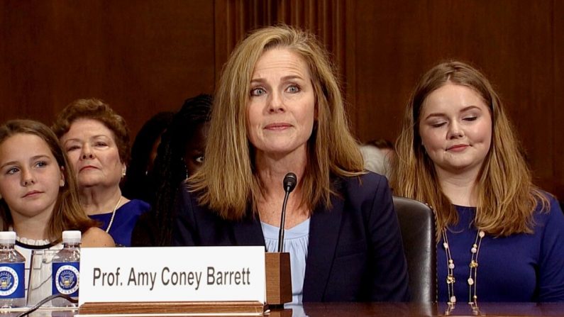 Amy Coney Barrett durante una audiencia de confirmación del Senado para ser jueza de circuito de EE.UU. el 4 de agosto de 2017. (Captura de pantalla a través de la televisión del Senado)
