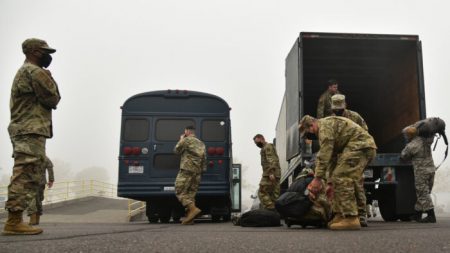 Guardia Nacional de Oregón despliega un grupo para ayudar a combatir incendios y trabajos de rescate