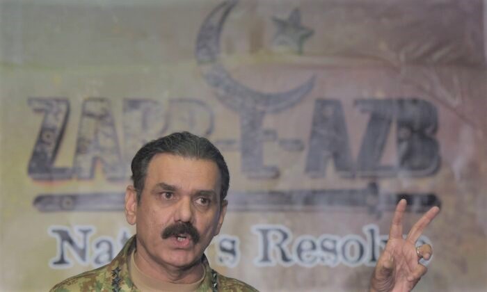 Imagen de archivo del Teniente General Asim Saleem Bajwa. (AAMIR QURESHI/AFP vía Getty Images)