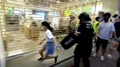 Hong Kong se conmociona luego que la policía derribara a una niña de 12 años