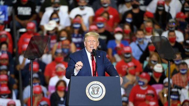 El presidente Donald Trump se reúne con sus partidarios en un evento de campaña en Henderson, Nevada, el 13 de septiembre de 2020. (Ethan Miller/Getty Images)