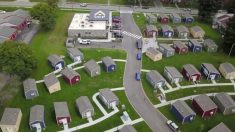 Comunidad de pequeñas viviendas da esperanza a los veteranos de EE.UU. que luchan por ponerse en pie