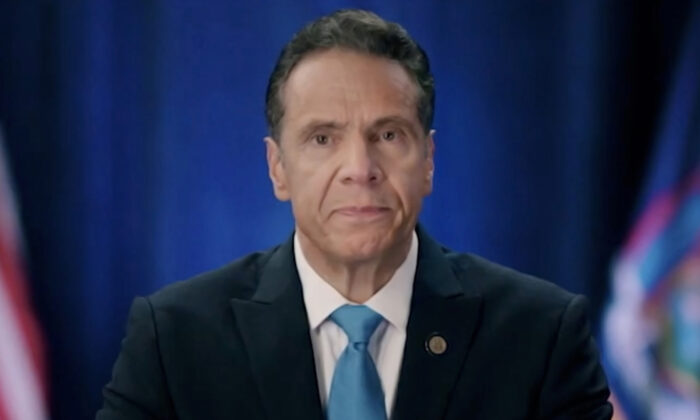 El Gobernador de Nueva York Andrew Cuomo se dirige a la virtual Convención Nacional Democrática de 2020 el 17 de agosto de 2020. (Folleto/DNCC vía Getty Images)