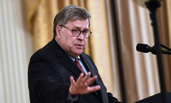 El fiscal general William Barr pronuncia comentarios sobre la Operación Legend en la Casa Blanca en Washington el 22 de julio de 2020 (Brendan Smialowski/AFP a través de Getty Images)