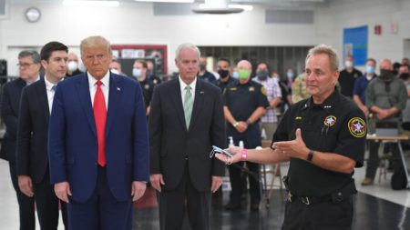 Wisconsin: sheriff del condado de Kenosha apoya a Trump para su reelección