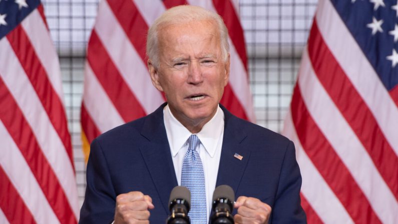 El candidato presidencial demócrata, el exvicepresidente Joe Biden, habla durante un acto de campaña en Mill 19 en Pittsburgh, Pensilvania, el 31 de agosto de 2020. (Saul Loeb/AFP vía Getty Images)