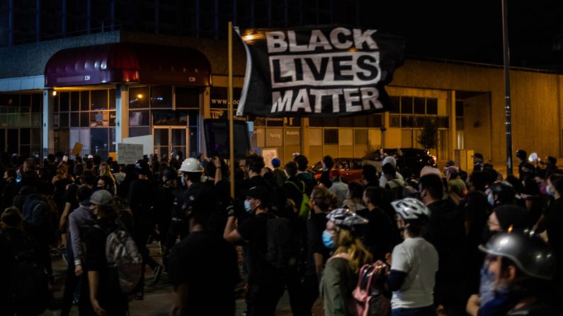 Manifestantes de Black Lives Matter marchan en Rochester, NY, el 7 de septiembre de 2020. (Maranie R. Staab/AFP a través de Getty Images)