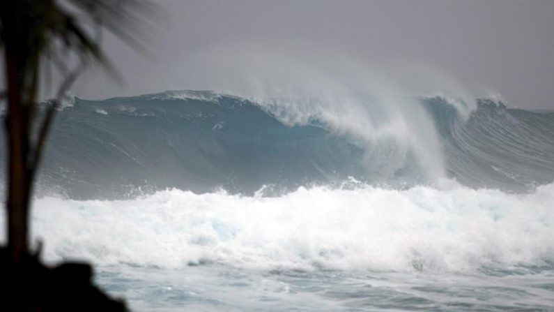 A la espera de un balance de las autoridades locales, las fuertes precipitaciones que se registran en estos momentos sobre la costa de Belice podrían dejar de 4 a 8 pulgadas de lluvia, además de que se esperan daños a causa de unos vientos que alcanzan las 75 millas por hora (120 kilómetros por hora). EFE/Archivo