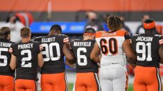Browns de Cleveland y Bengals de Cincinnati se levantaron y unieron sus brazos en el Himno Nacional