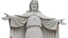 Arrestan a sospechoso de destruir a estatua de Jesucristo en catedral de Texas