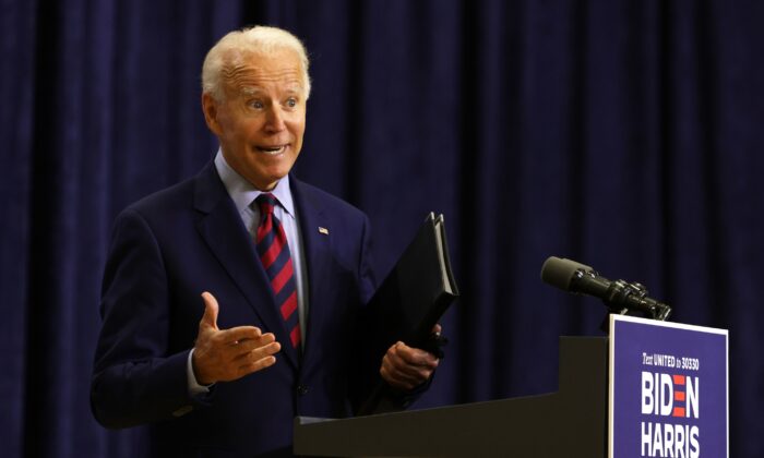 El candidato presidencial demócrata Joe Biden habla durante un evento de campaña en Wilmington, Del., el 4 de septiembre de 2020. (Alex Wong/Getty Images)