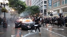 Joven enfrenta de 5 a 20 años de prisión por quemar coches de policía durante revueltas en Seattle