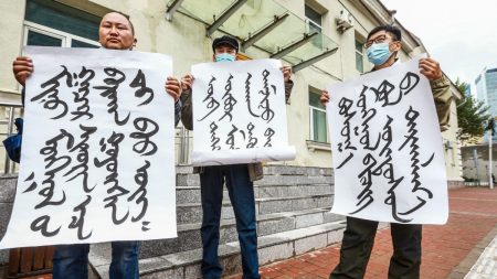 Decenas de miles en Mongolia Interior peticionan contra el impulso de Beijing de erradicar su idioma