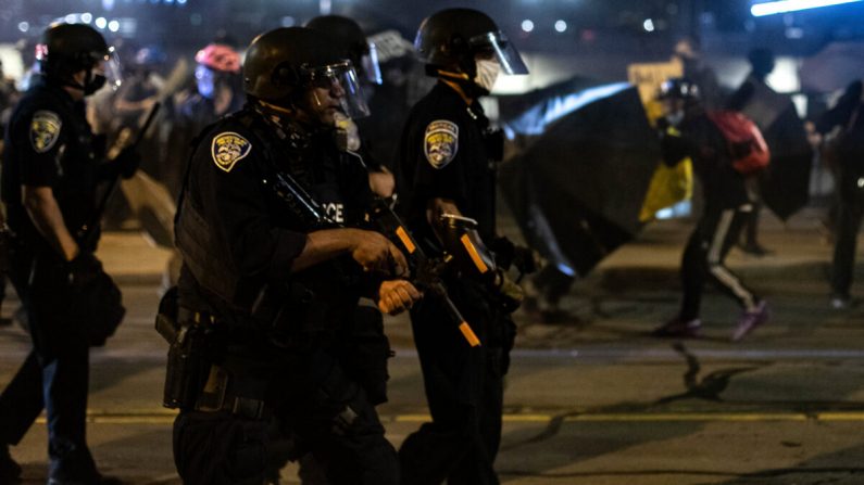 La policía dispersó una multitud en Rochester, N.Y., el 4 de septiembre de 2020. (Maranie R. Staab/AFP vía Getty Images)