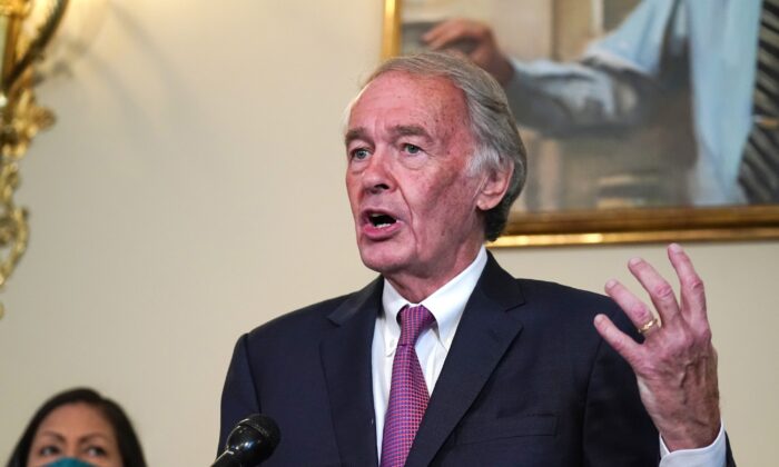 El senador Ed Markey (D-Mass.) habla durante una conferencia de prensa en Washington el 10 de septiembre de 2020. (Jemal Countess/Getty Images para Green New Deal Network)
