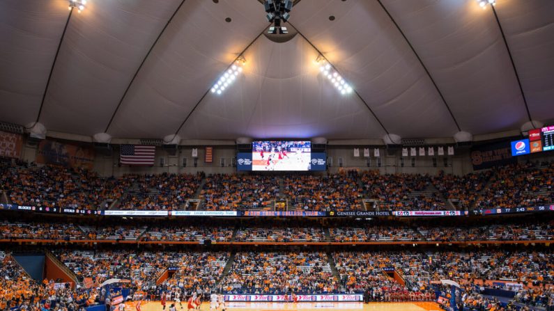 Vista general del partido de baloncesto de Syracuse Orange contra Cornell Big Red en Carrier Dome de Syracuse, Nueva York, el 8 de noviembre de 2013. (Brett Carlsen/Getty Images)
