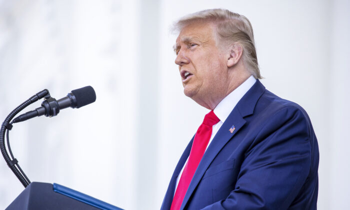El presidente de Estados Unidos, Donald Trump, pronuncia un discurso durante una conferencia de prensa en el Pórtico Norte de la Casa Blanca, el 7 de septiembre de 2020. (Tasos Katopodis/Getty Images)