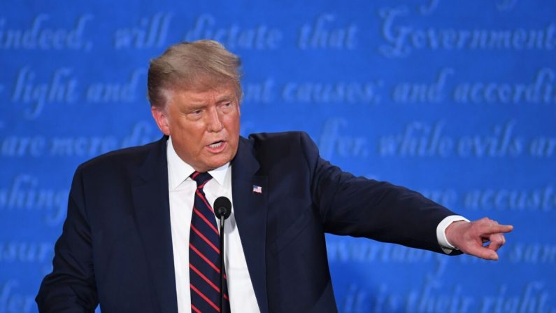 El presidente Donald Trump durante el primer debate presidencial en Case Western Reserve University y Cleveland Clinic en Cleveland, Ohio, el 29 de septiembre de 2020. (Saul Loeb/AFP a través de Getty Images)