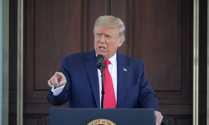 El presidente Donald Trump habla durante una conferencia de prensa del Día del Trabajo en el Pórtico Norte de la Casa Blanca en Washington el 7 de septiembre de 2020. (Mandel Ngan/AFP a través de Getty Images)