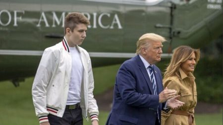 Trump afirma que el FBI registró la habitación de su hijo adolescente, Barron