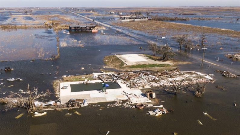 Vista de los daños causados por el huracán Delta a su paso por Cameron, Luisiana, este 10 de octubre de 2020. EFE/Tannen Maury
