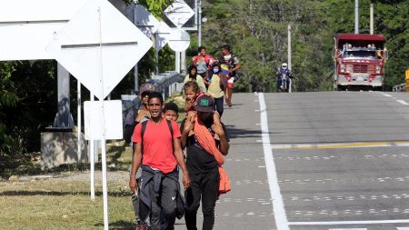El 55 % de los migrantes venezolanos radicados en Colombia son irregulares