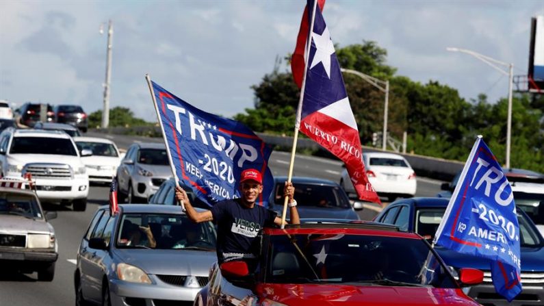 El grupo Puerto Ricans for Trump participa el 18 de octubre de 2020, en una caravana en apoyo a Donald Trump, en San Juan. EFE/Thais Llorca